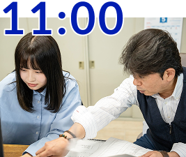 資料作成をする様子